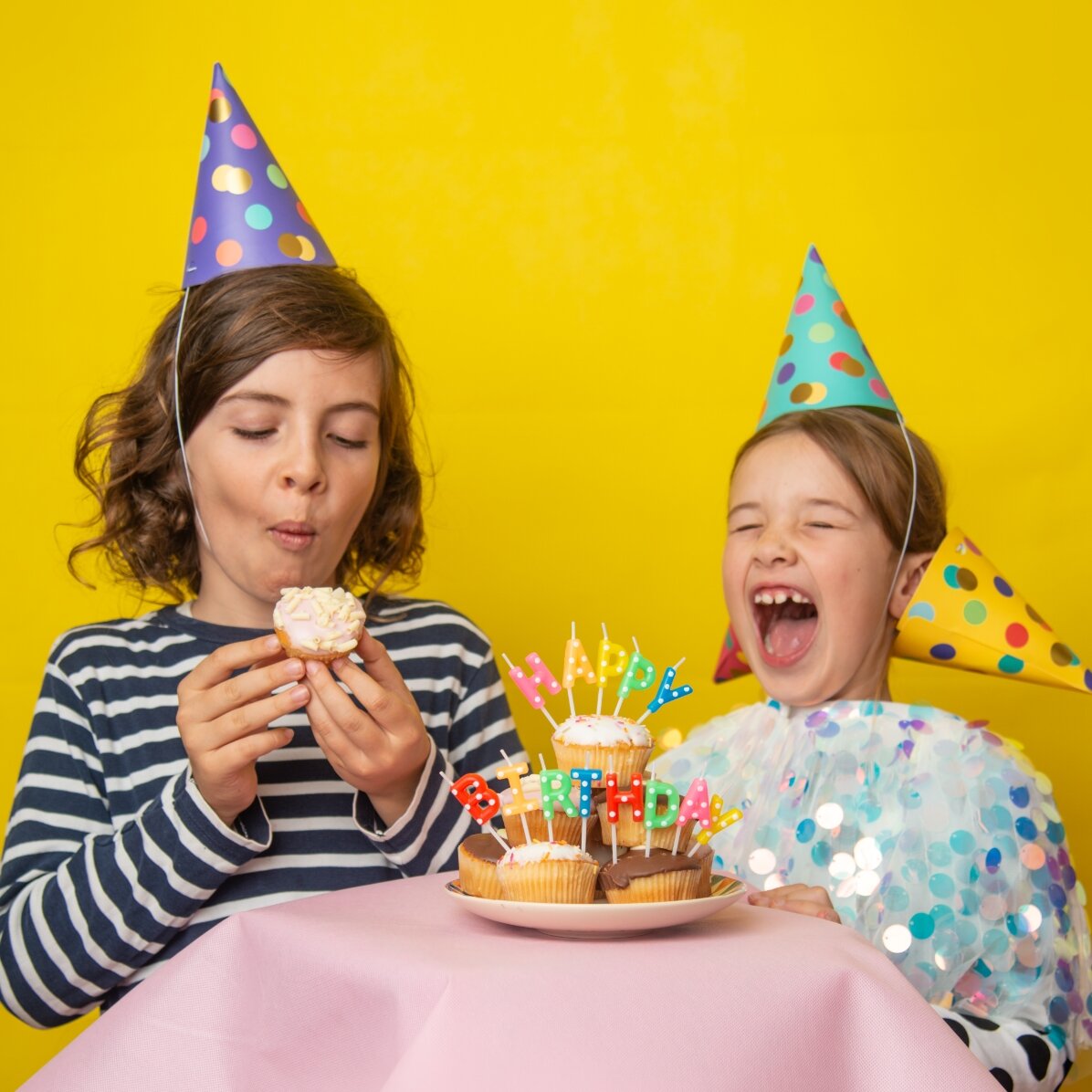 Svíčky na dort – sada „Happy Birthday“
