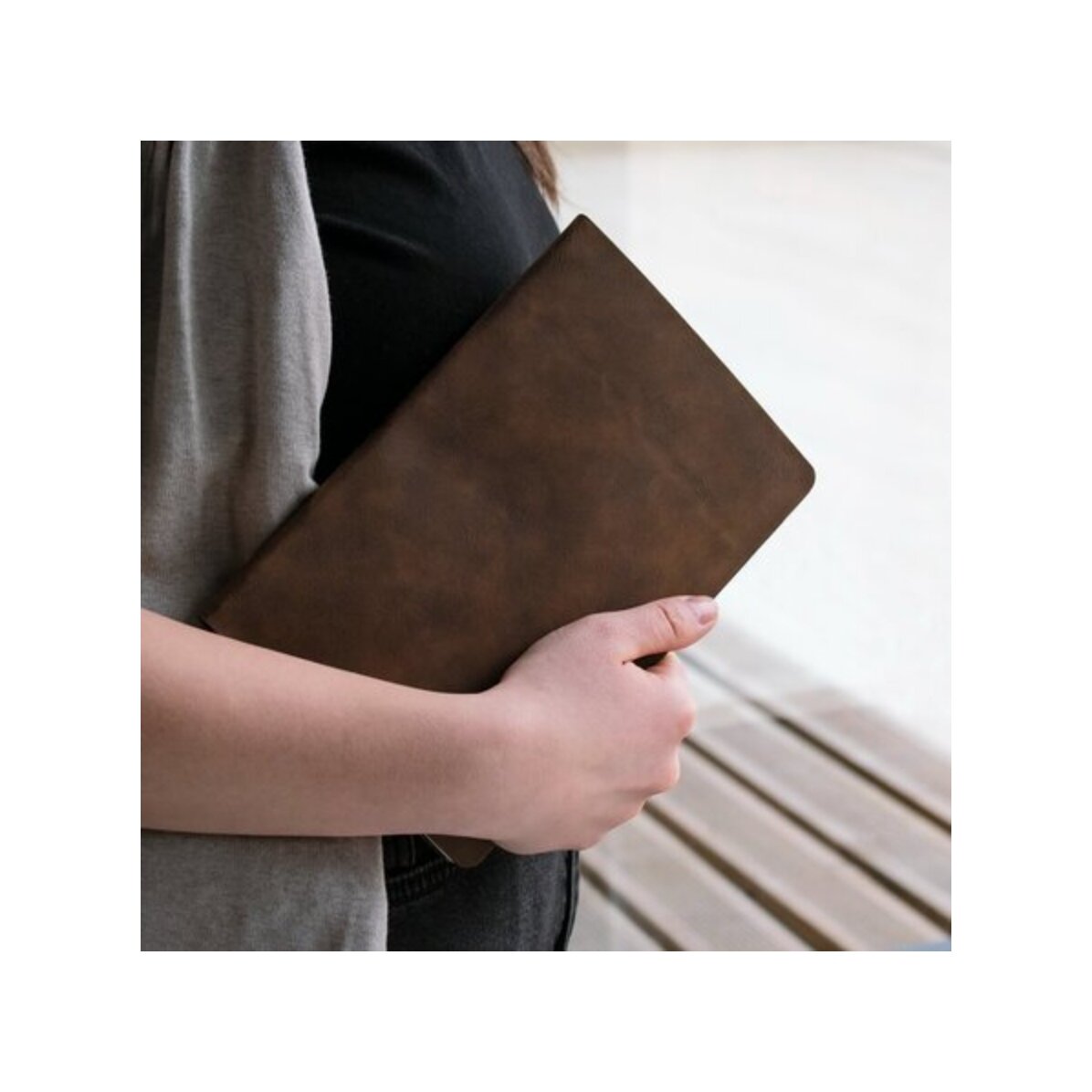 Kožený diář s osobním věnováním pro učitele – Semintele cunoasterii
