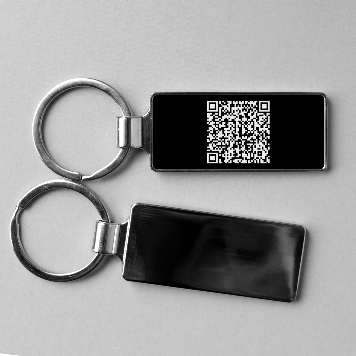 Personalizovaný přívěsek na klíče s QR kódem – Přidat kontakt