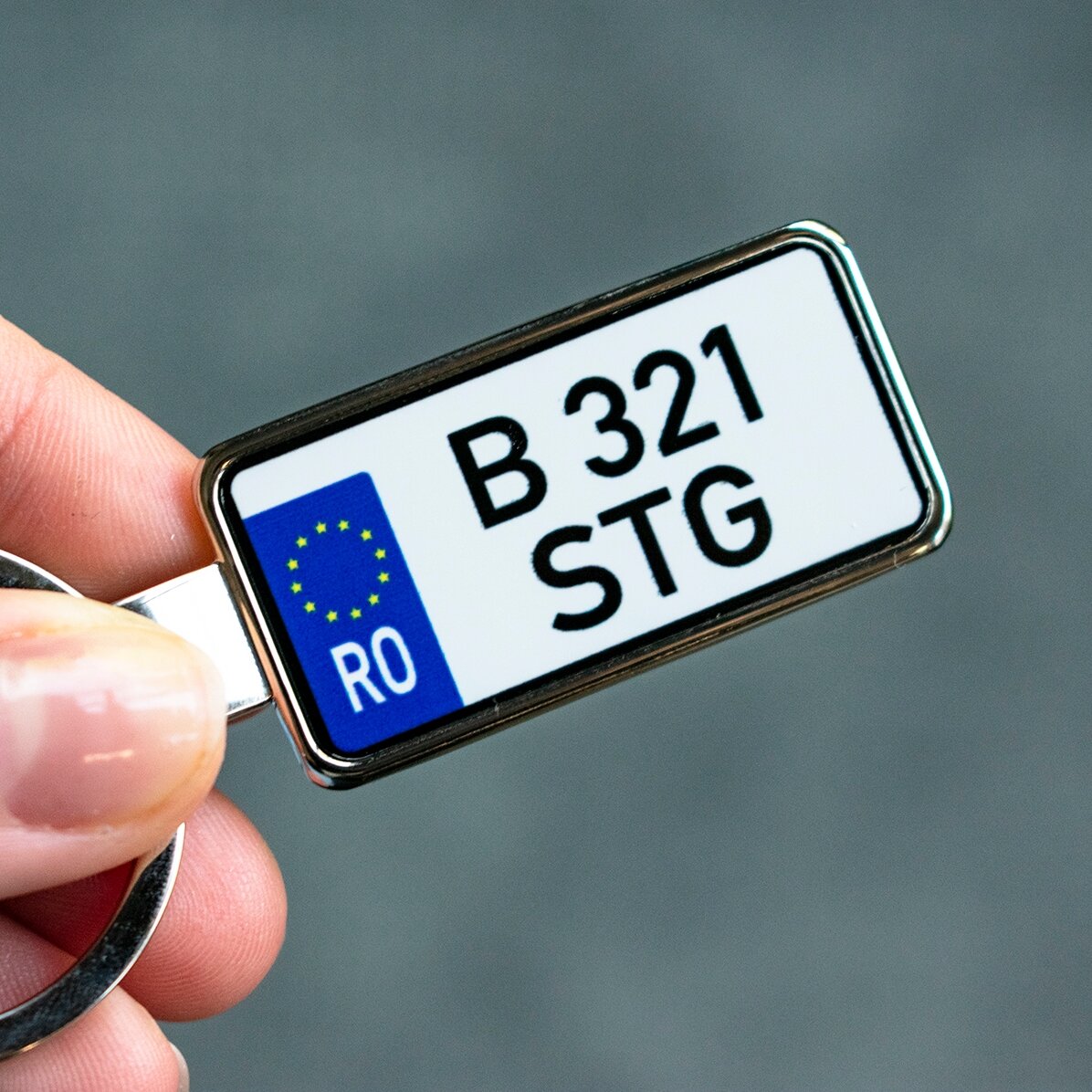 Personalizovaný přívěsek na klíče s registračním číslem – fotbalový motiv
