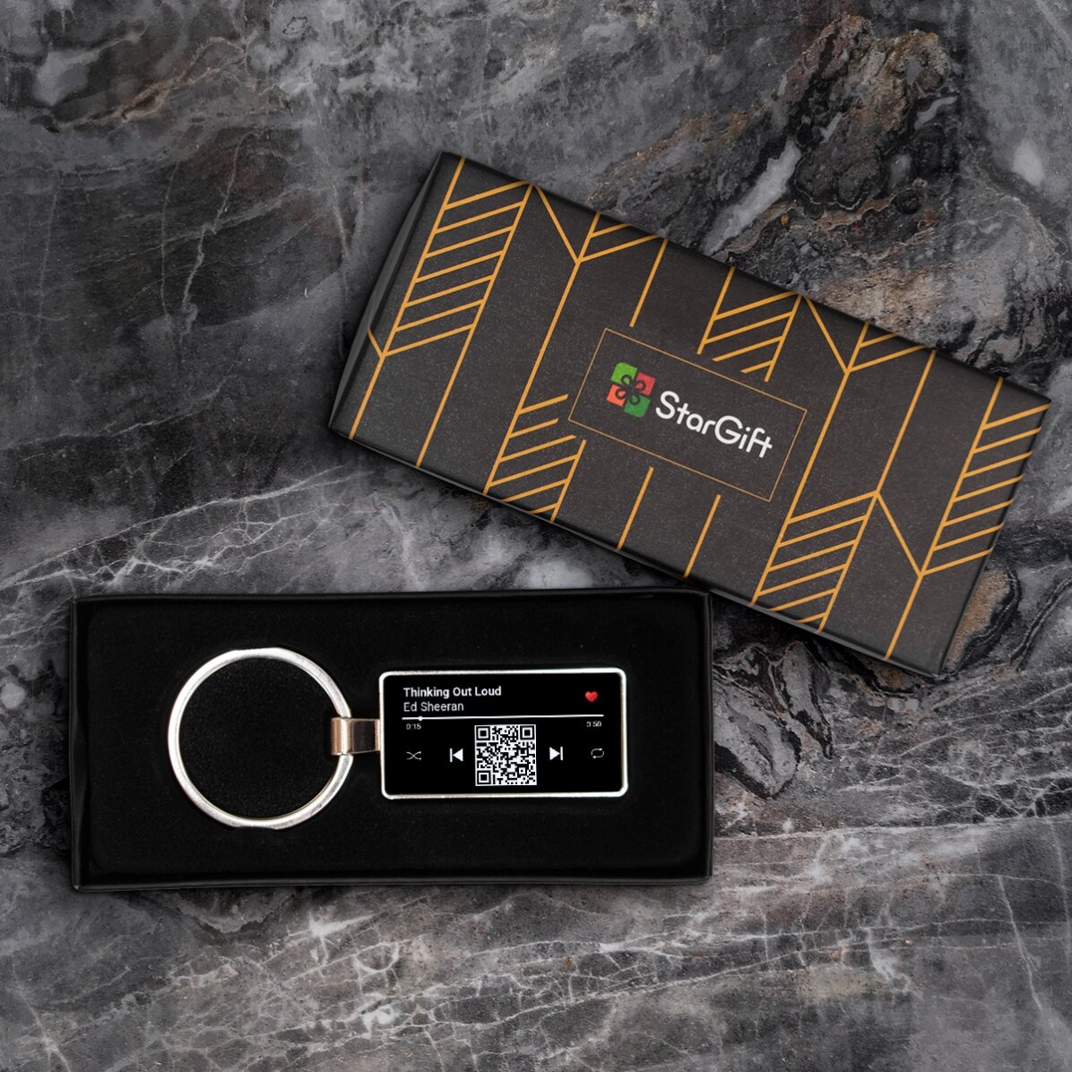 Personalizovaný přívěsek na klíče s fotografií a QR kódem – Naše píseň