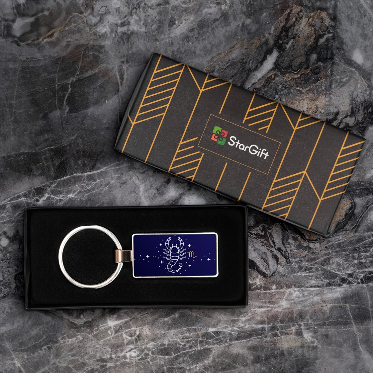 Personalizovaný přívěsek na klíče s textem a znamením zvěrokruhu – Štír