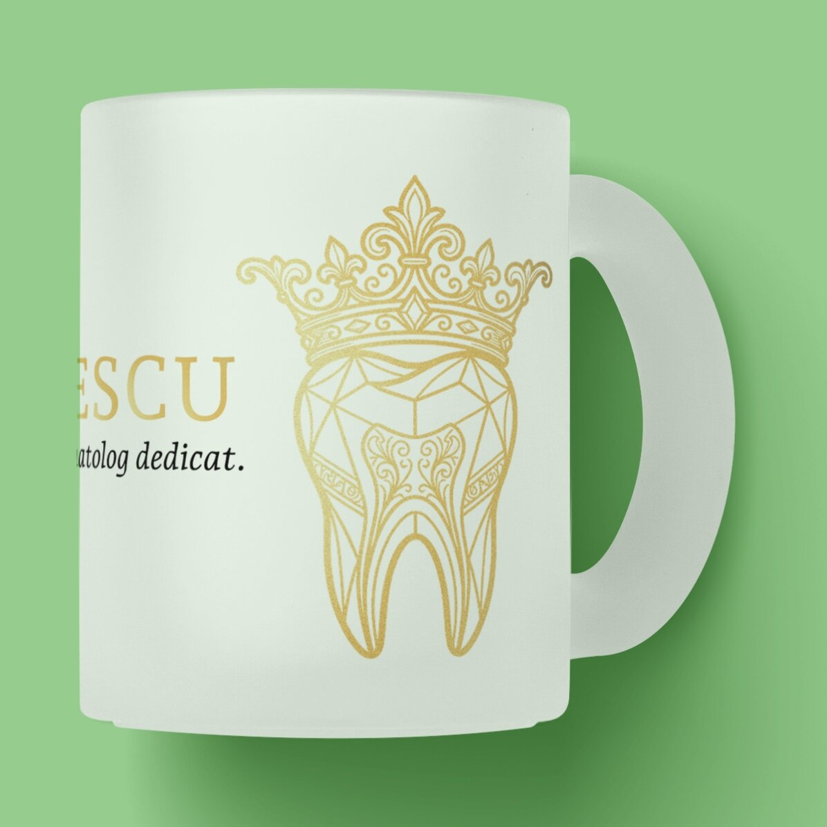 Osobně přizpůsobená zubní sklenička s textem – Golden Dentist