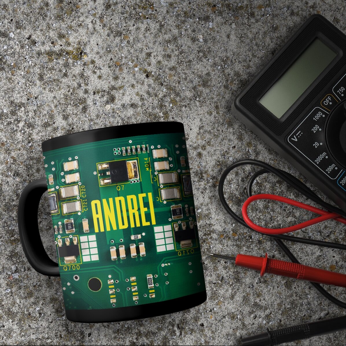 Černý hrnek s vlastním textem pro milovníky elektroniky – Motherboard