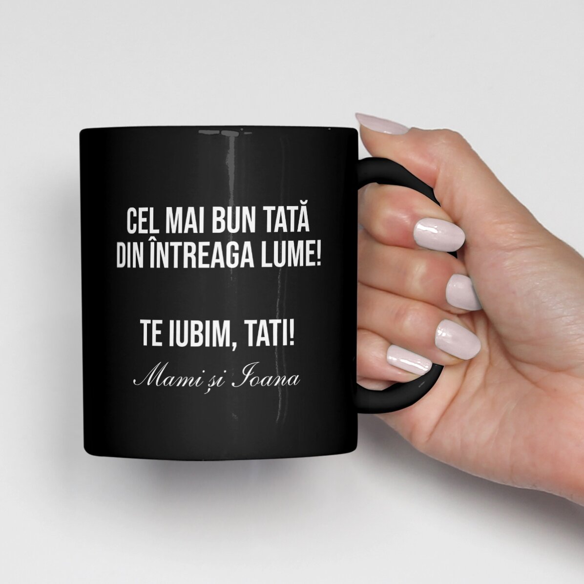 Černý hrnek s vlastním textem