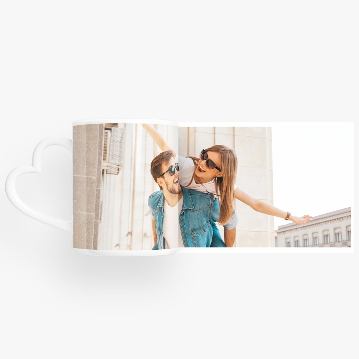 Personalizovaný hrnek s fotografií na šířku – model s uchem ve tvaru srdce