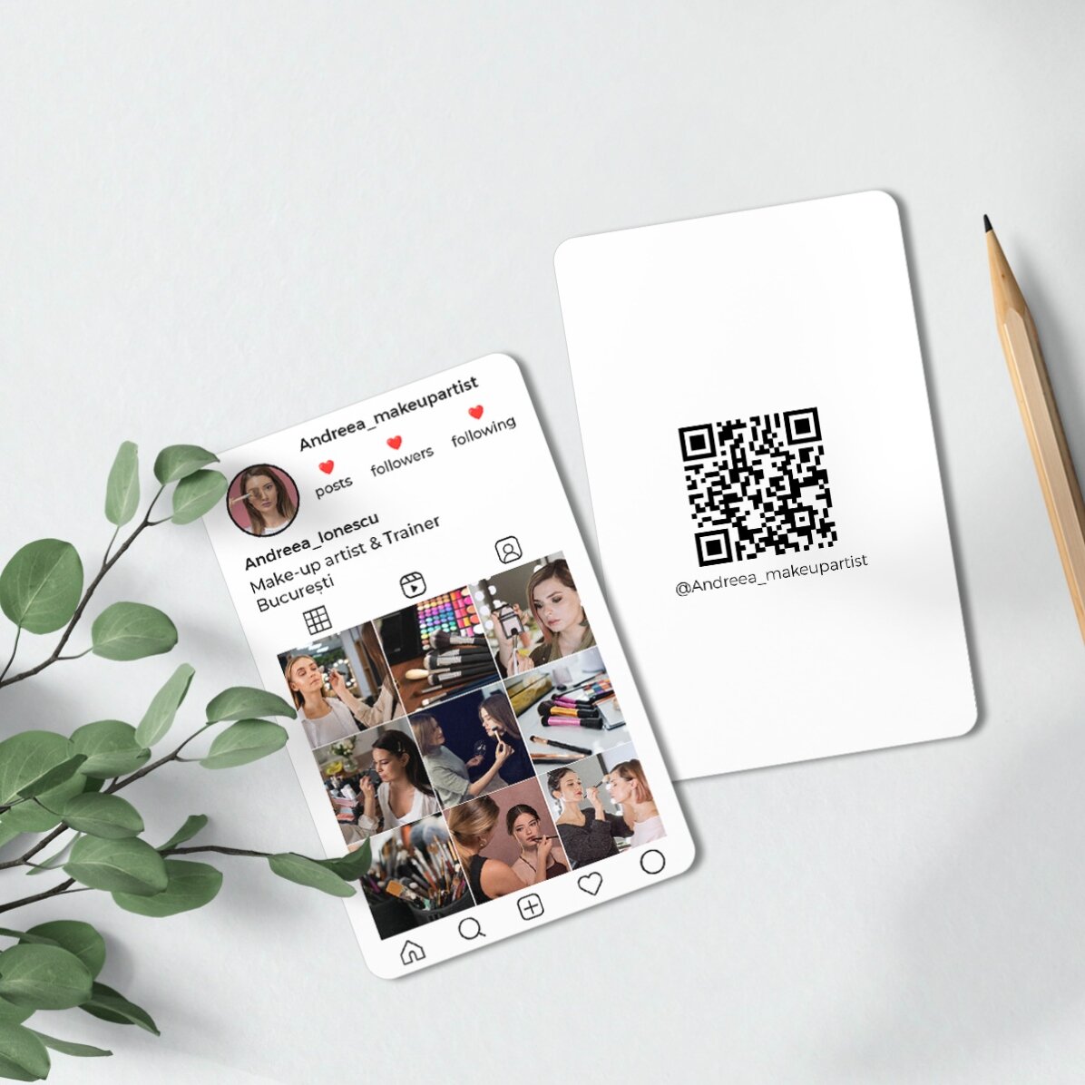 Personalizovaná hliníková vizitka s potiskem na obou stranách, obsahující QR kód, text a fotografie 
