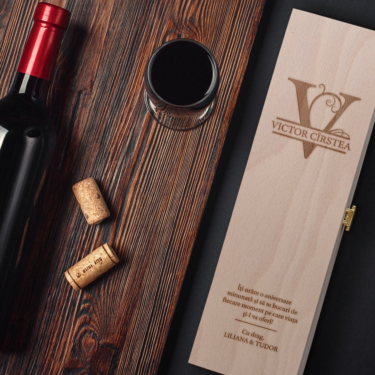 Personalizovaná krabička na víno s monogramem a vzkazem