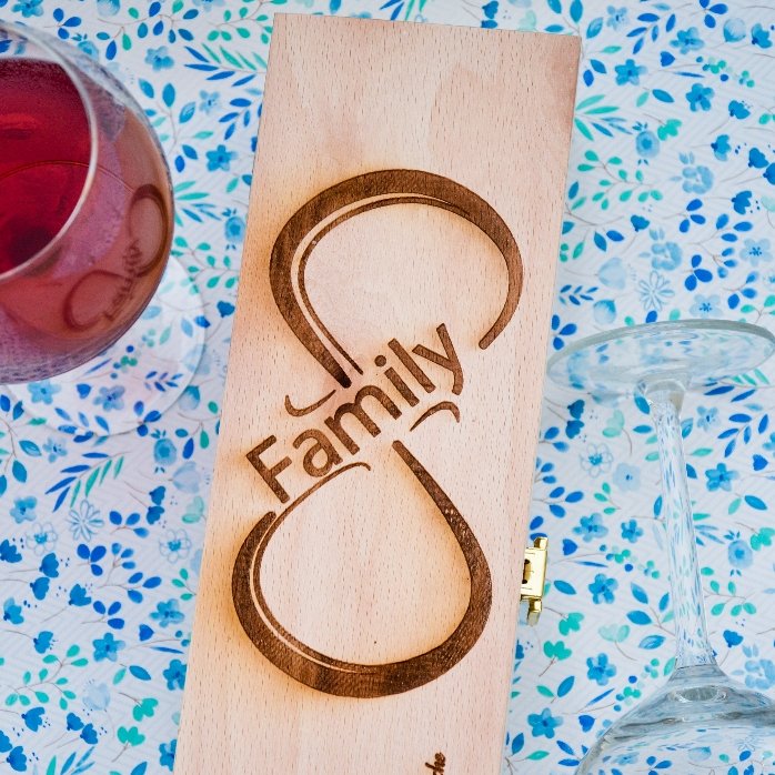 Personalizovaná krabička na víno – Infinite Family
