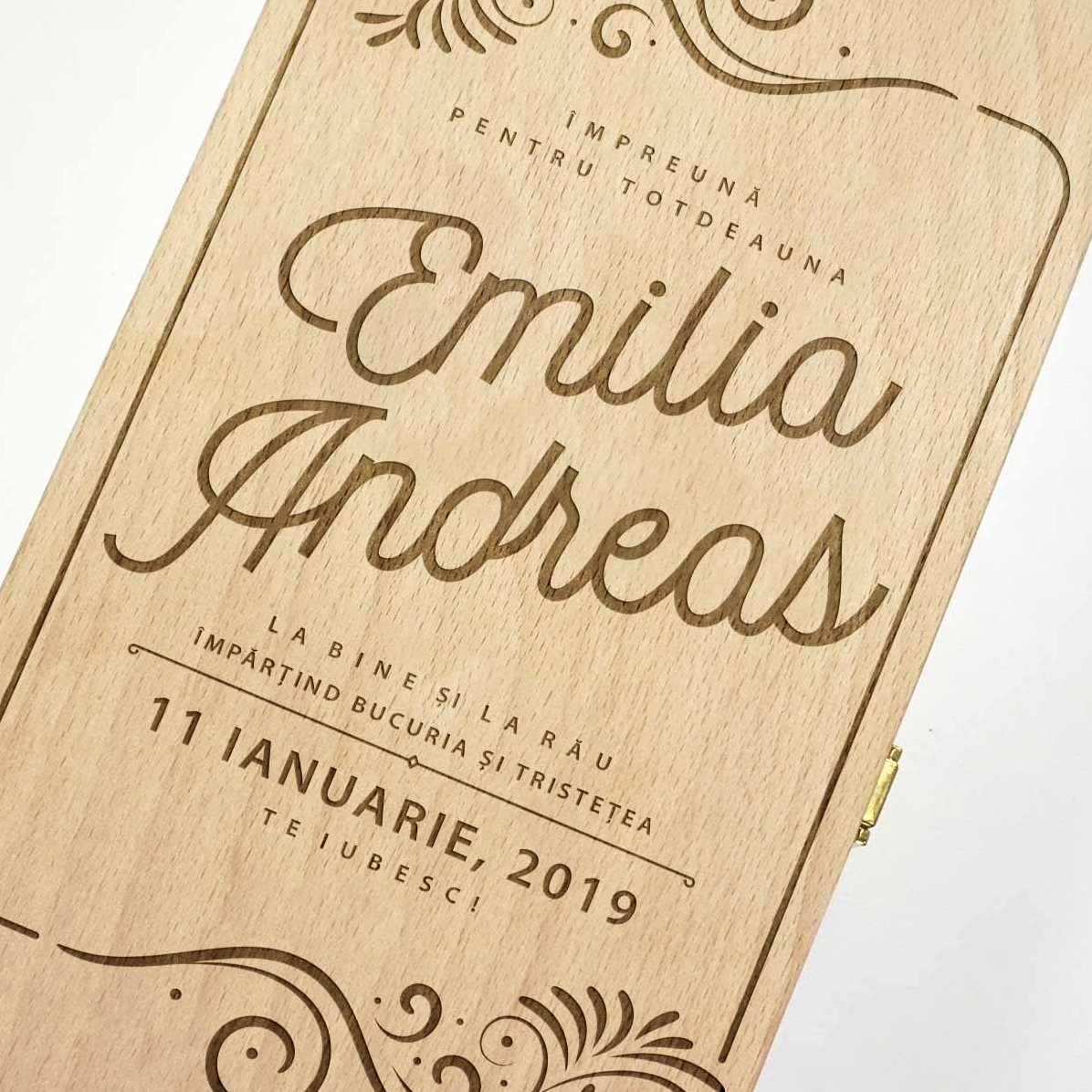 Personalised wine box for two bottles - Message for the bride and groom
