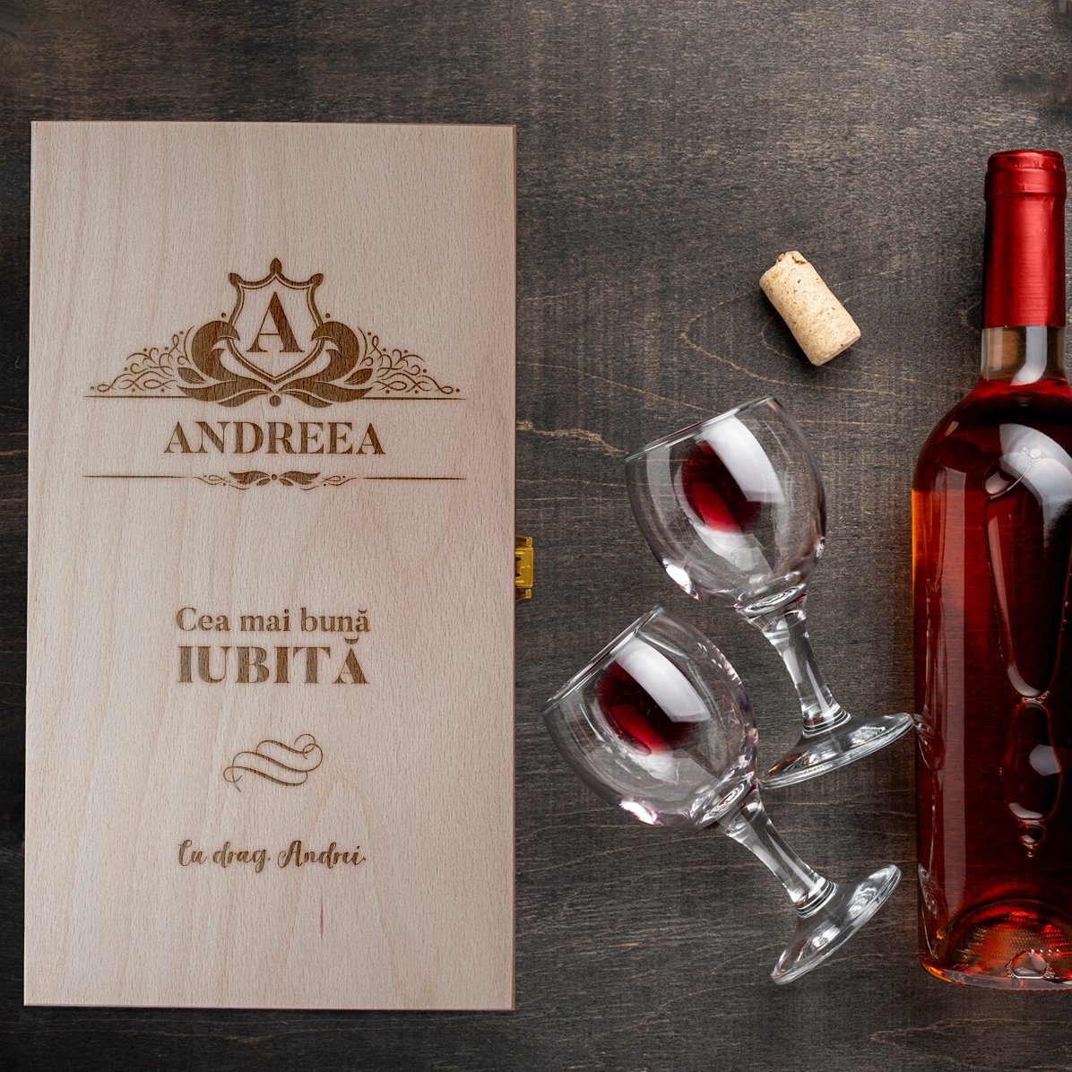 Personalizovaná krabička na víno pro dvě láhve – model „vintage“ s jménem