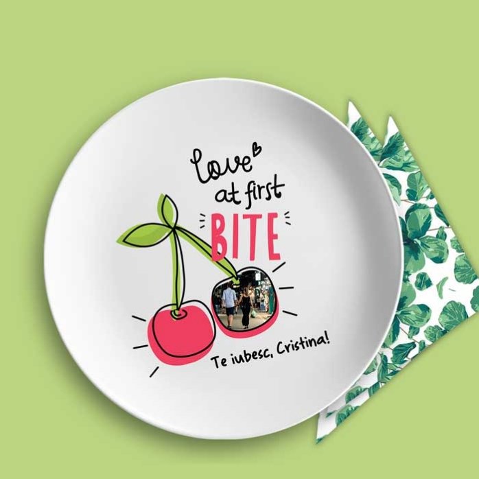 Personalizovaný talíř s fotografií a textem – Love at first bite