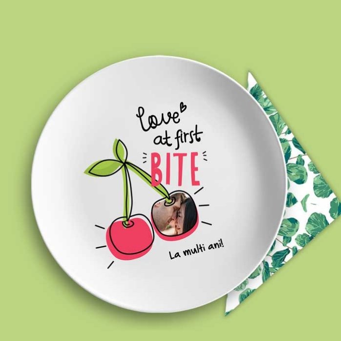 Personalizovaný talíř s fotografií a textem – Love at first bite