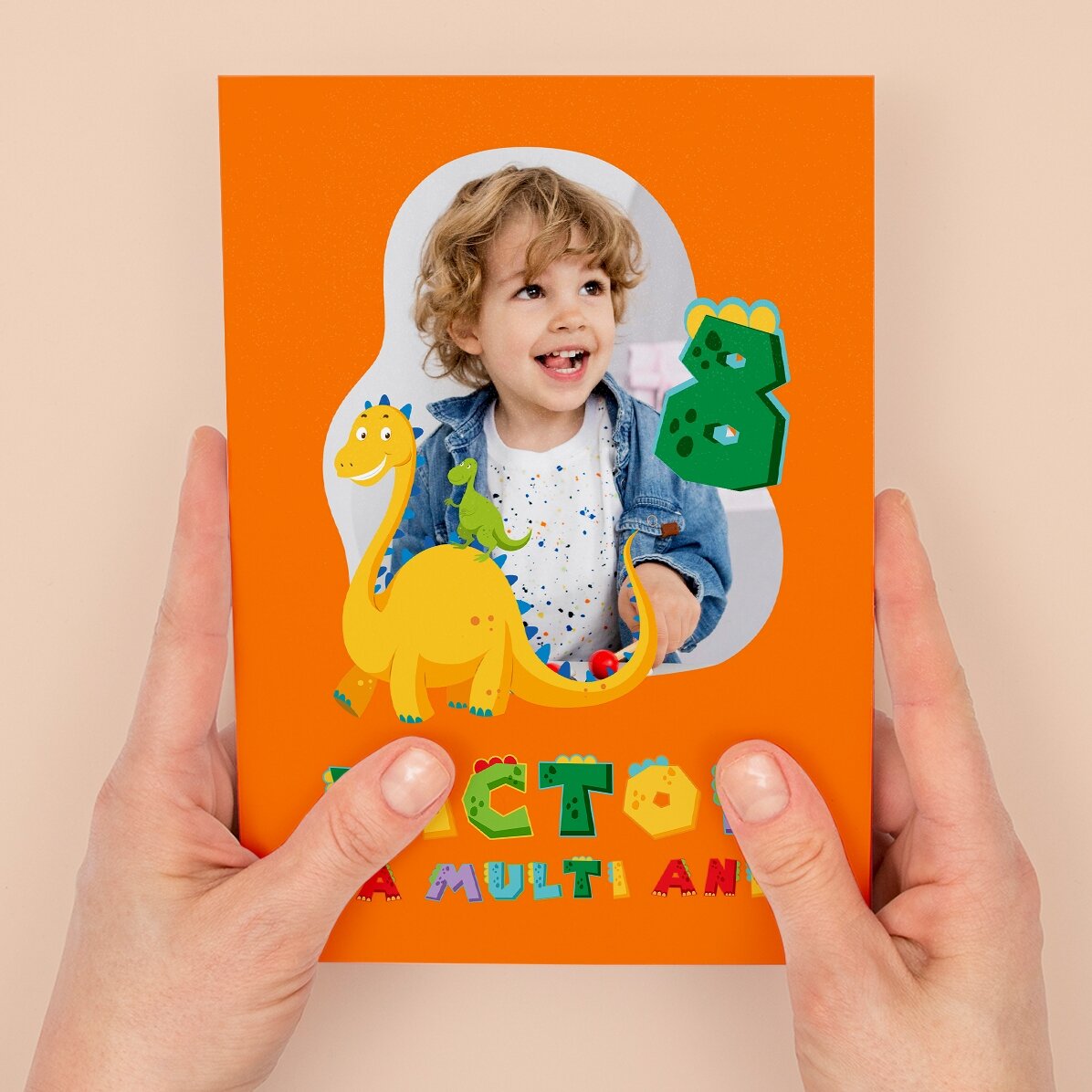 Personalizovaná magnetická pohlednice s fotografií, číslem a textem – Dinosaurus