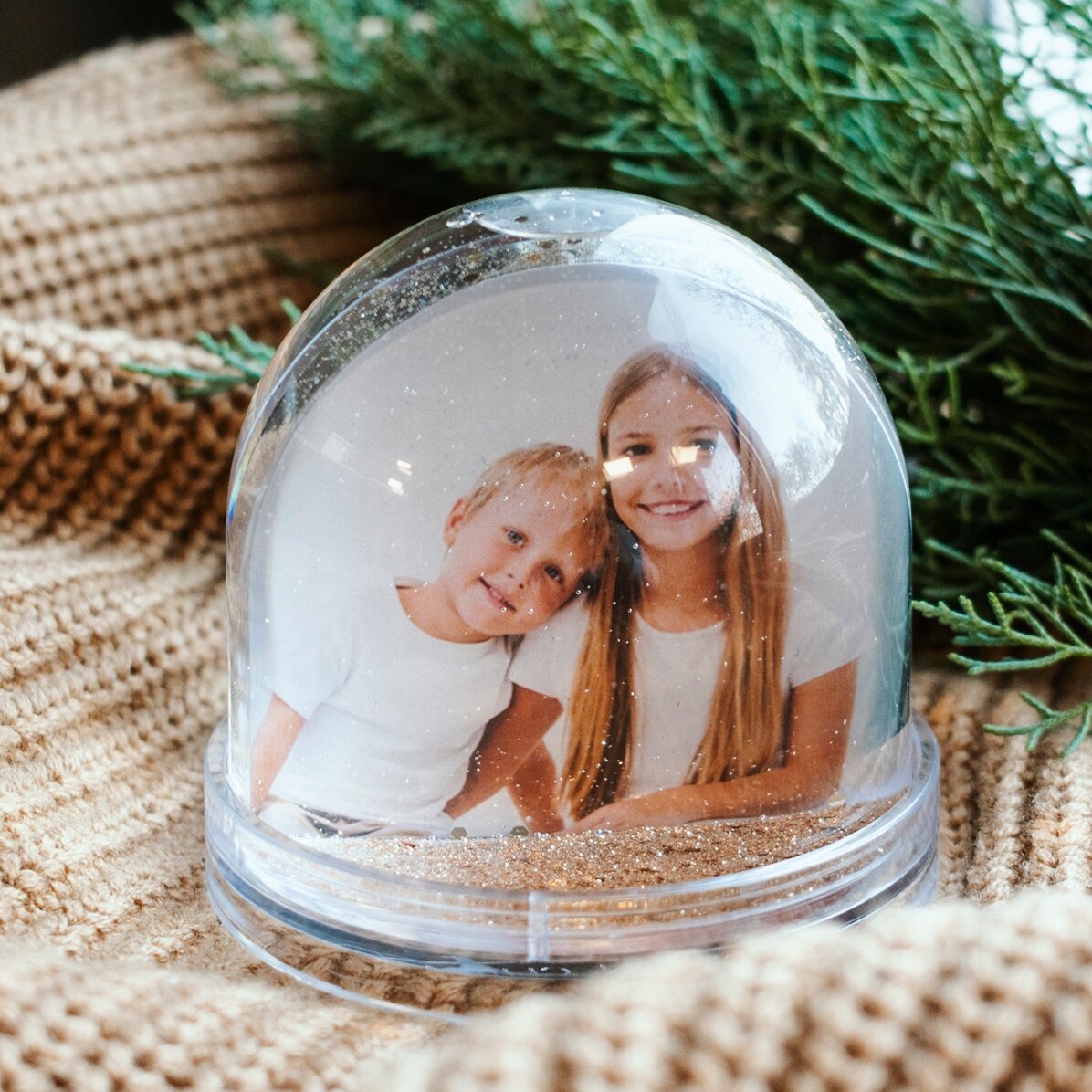 Personalizovaná stolní koule s fotografií a textem – Kouzlo Vánoc