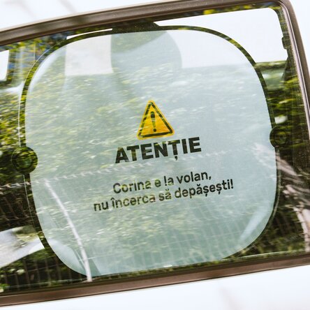 Autosluneční clona s vlastním textem – Pozor!