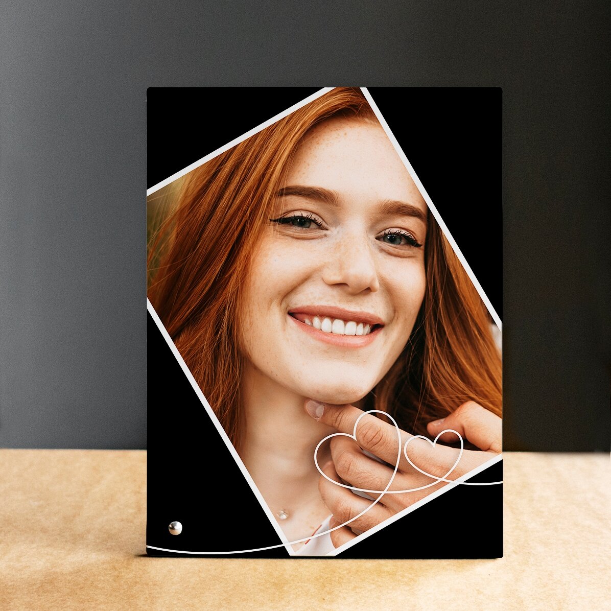 Personalizovaný stolní fotorámeček s fotografií a srdíčkem