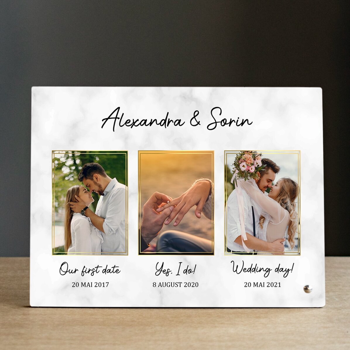 Personalizovaný stolní fotorámeček se 3 fotografiemi a textem – Our love story