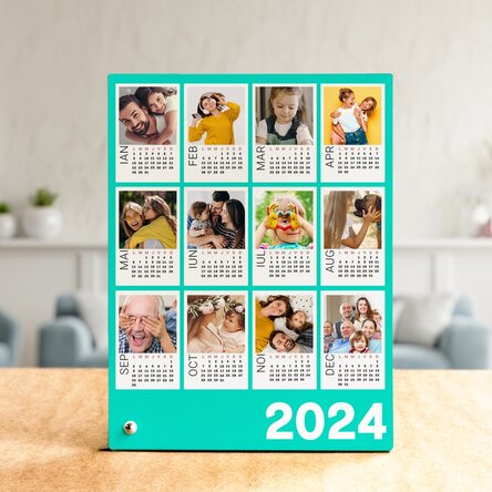 Personalizovaný stolní fotorámeček s 12 fotografiemi a kalendářem