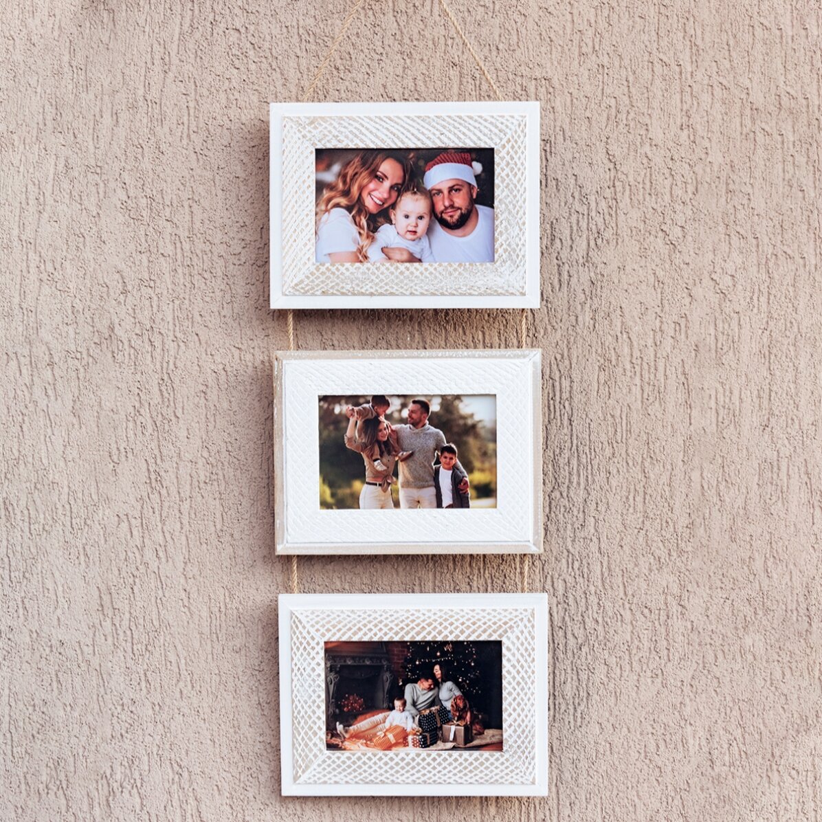 Fotorámeček na 3 fotografie o rozměrech 10 × 15 cm