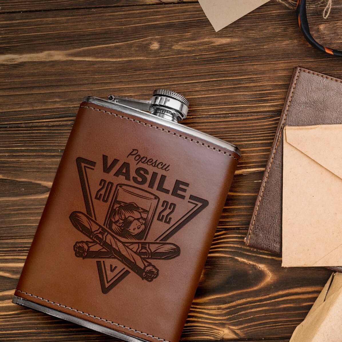 Kapesní láhev potažená kůží, s osobním nápisem a rokem – Wishkey