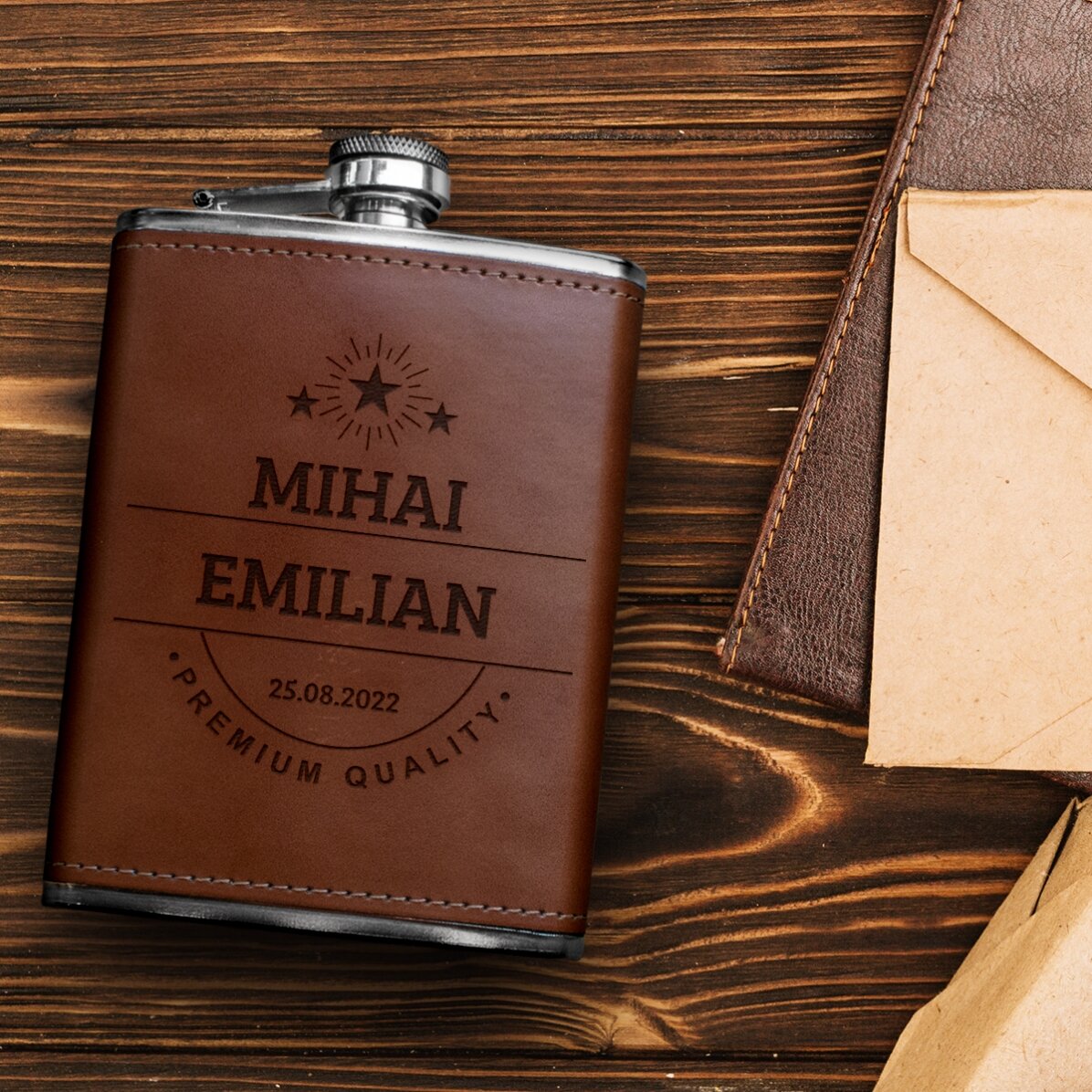 Personalizovaná kapesní sklenička potažená kůží s jménem