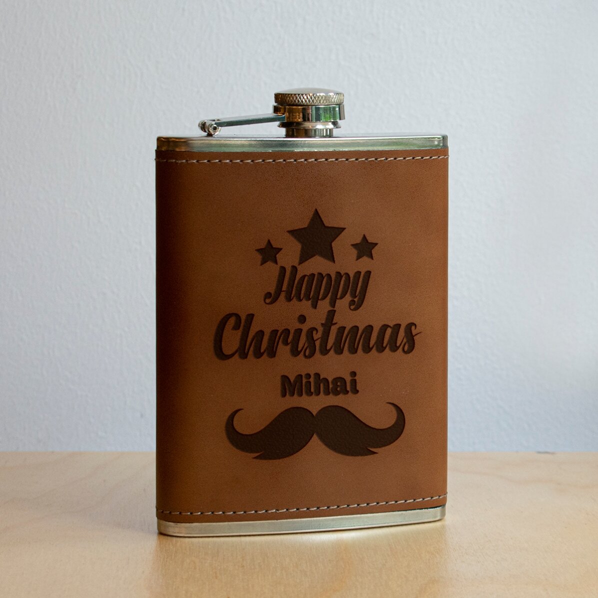 Personalizovaná kapesní sklenička potažená kůží – Happy Christmas