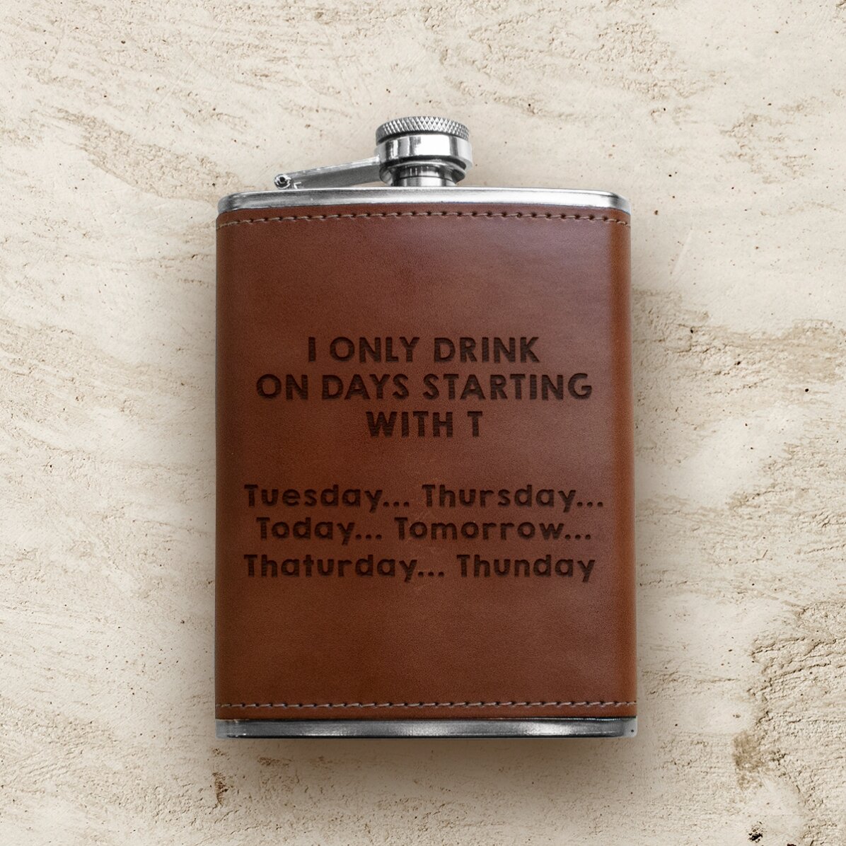 Personalizovaná kapesní láhev potažená kůží – I only drink...