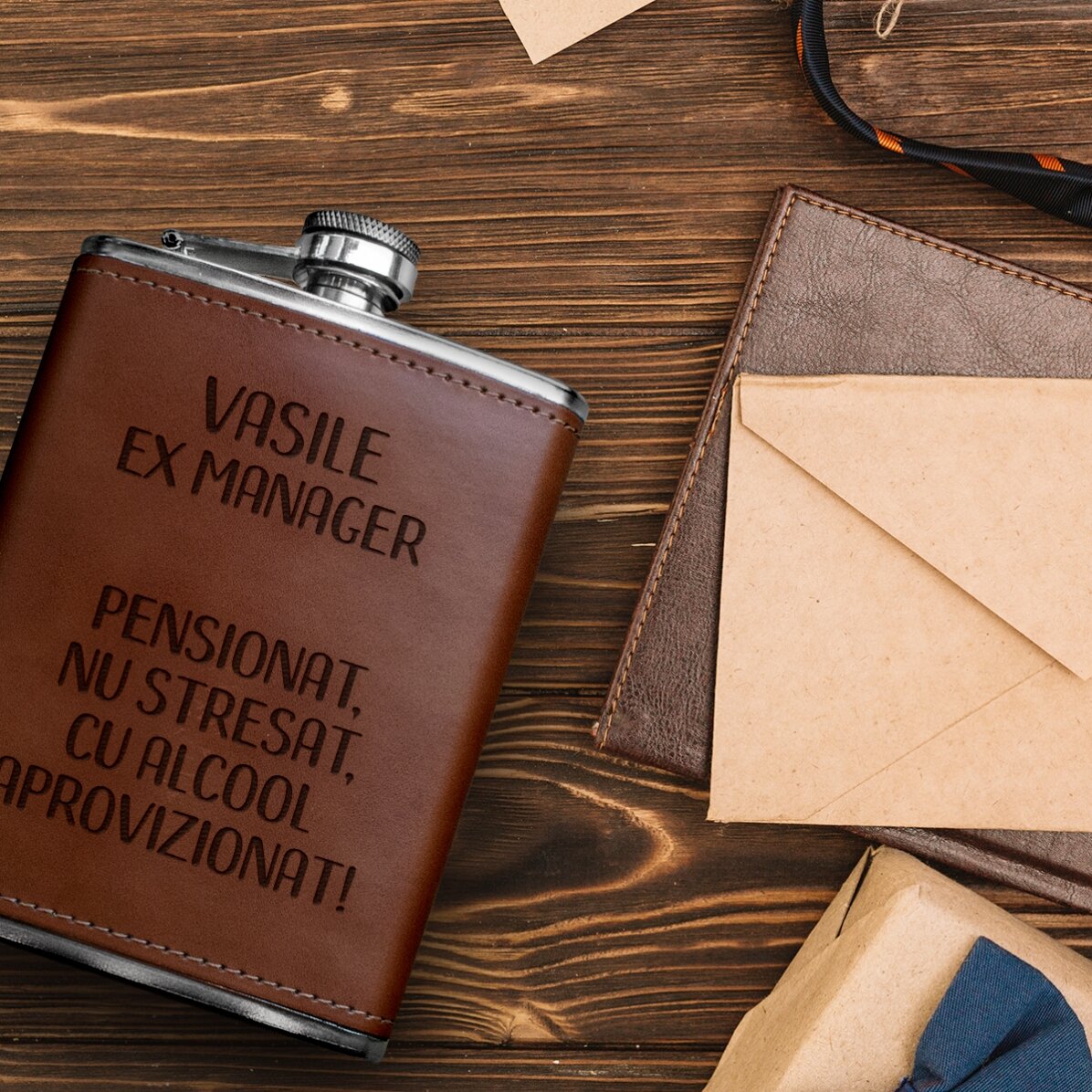 Personalizovaná kapesní láhev potažená kůží – Důchodce