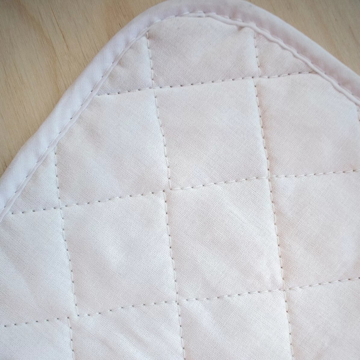 Personalised hot pot holder with text - Happy Easter