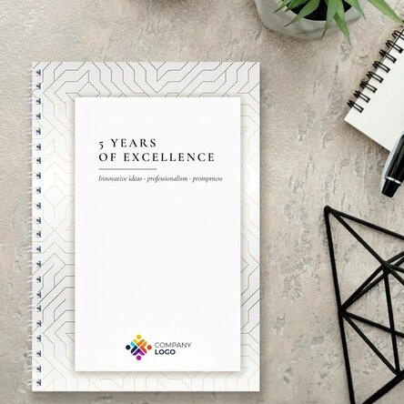 Personalizovaný notebook s textem, bílá varianta – Výročí značky