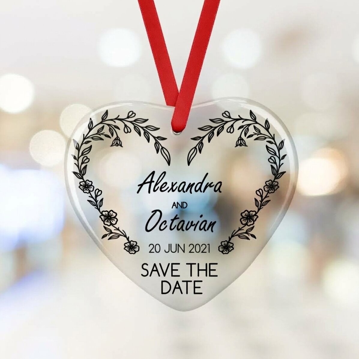Personalizovaná ozdoba ve tvaru srdce s textem – Save the Date