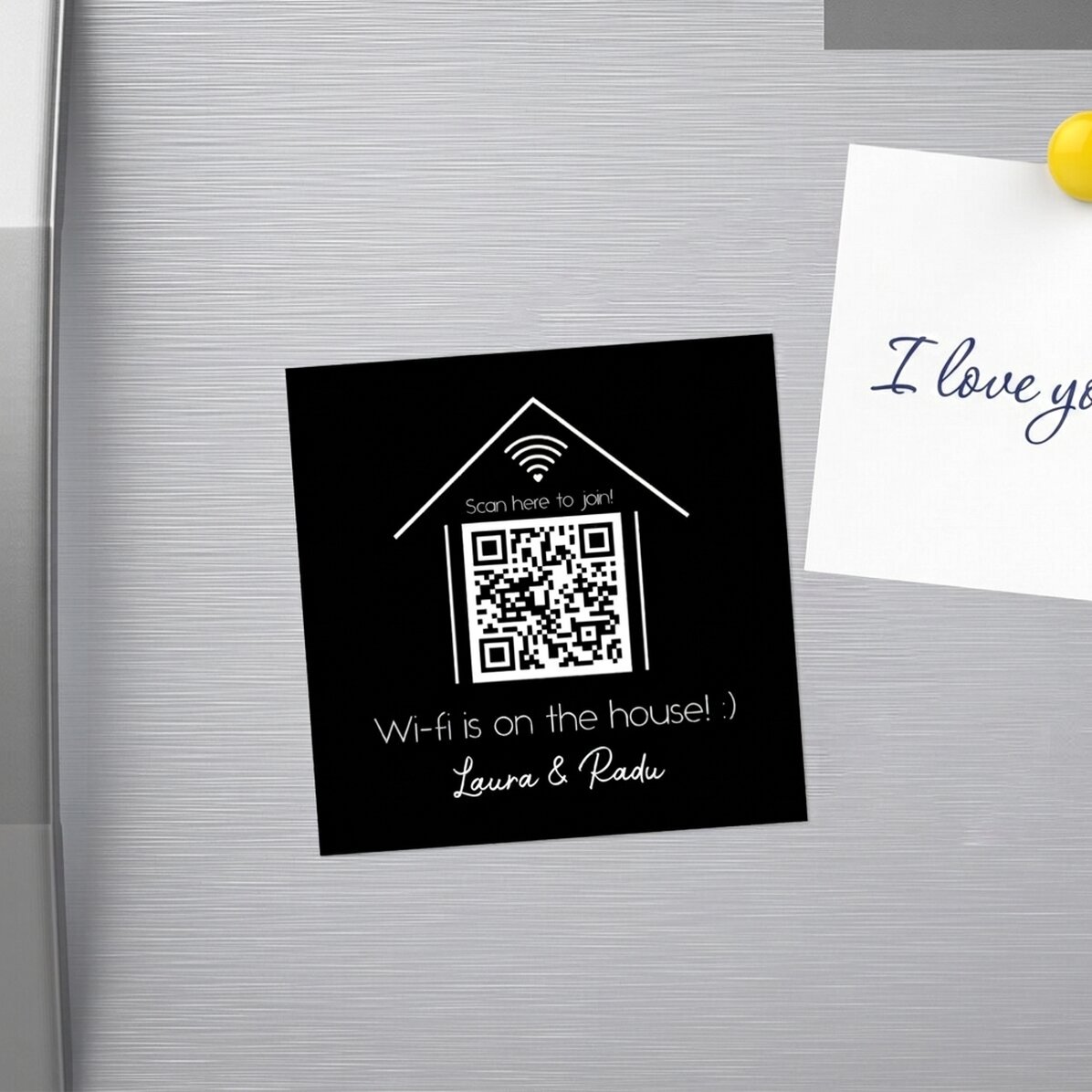 Magnet 10x10 s vlastním textem a QR kódem – „Scan for Wifi“