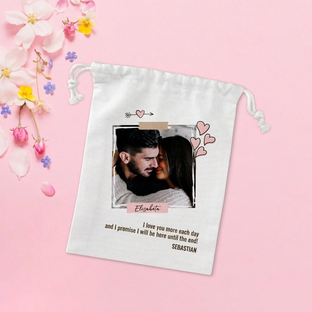 Malý dárkový sáček s vlastní fotografií a textem – In love