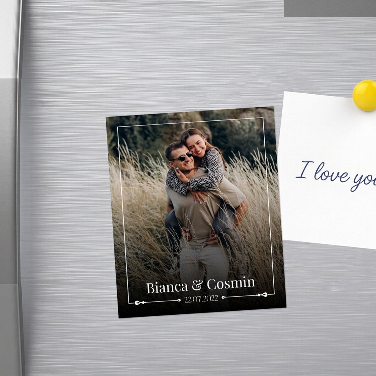 Magnet 10 × 12 cm s vlastním jménem, datem a fotografií – svatební upomínka