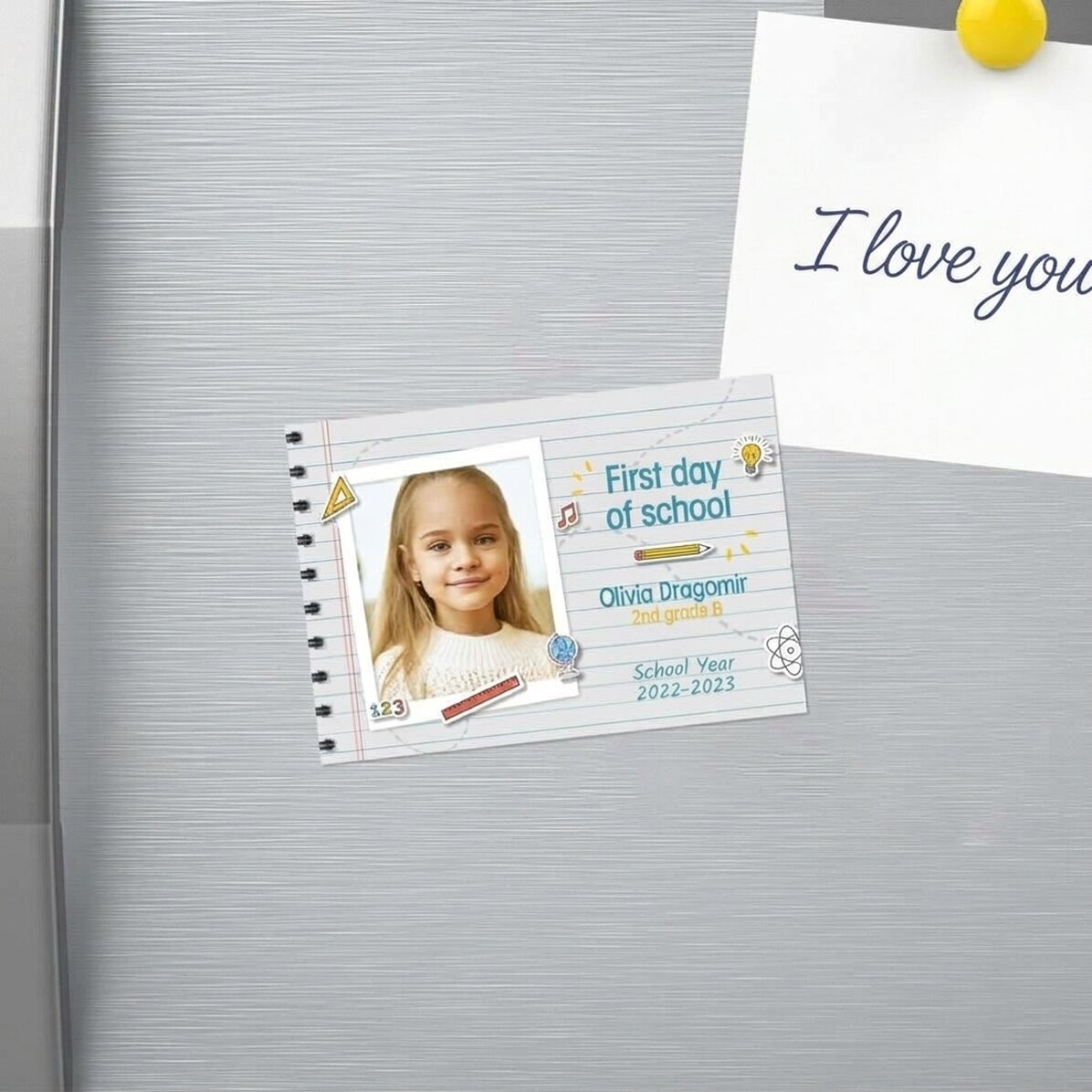 Magnet 10 × 7 cm s vlastní fotografií a textem – První školní den