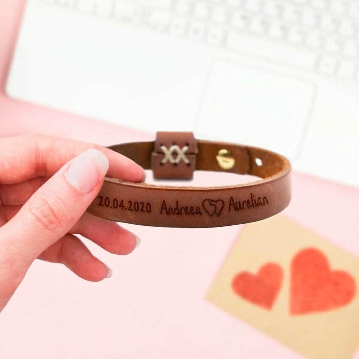 Personalizovaný kožený náramek pro páry – model „Srdíčka“