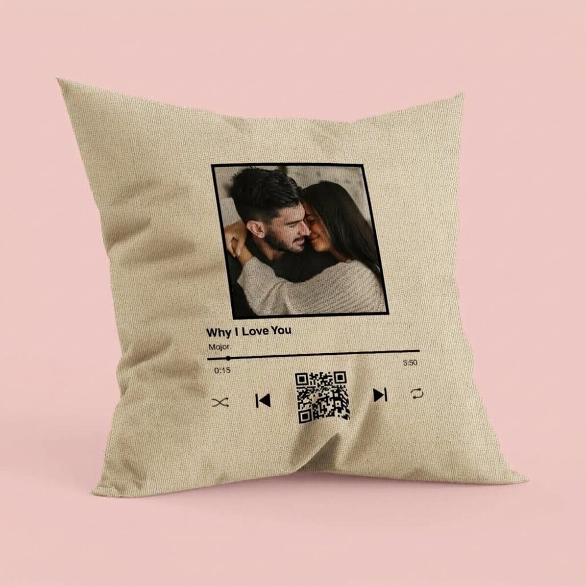 Personalizovaný polštář s fotografií, textem a QR kódem – Naše píseň – V