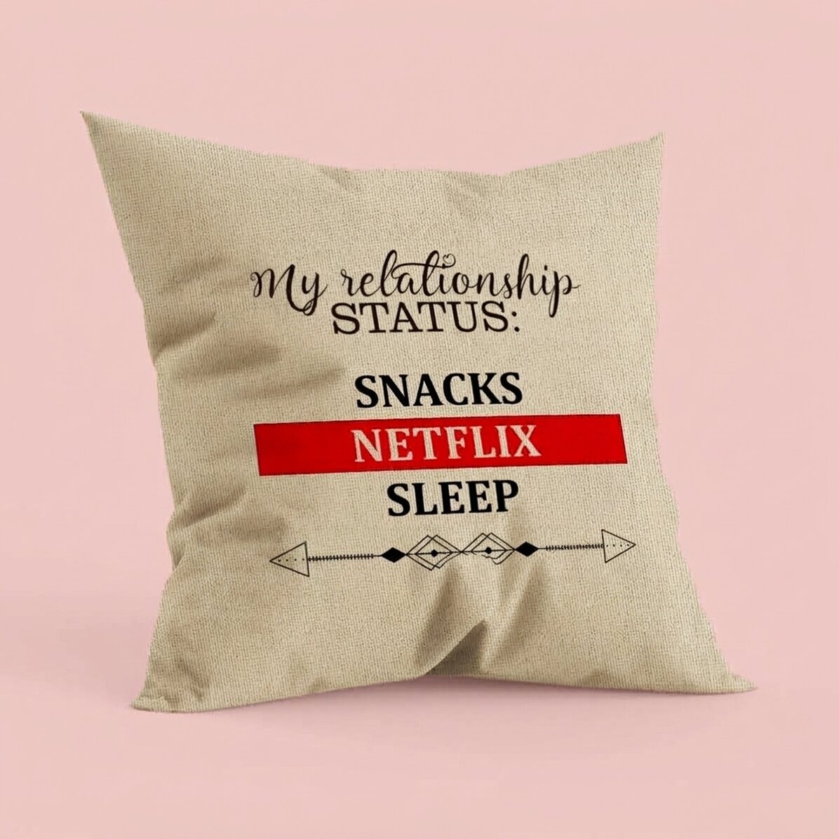 Personalizovaný polštář s nápisem – Relationship status – In