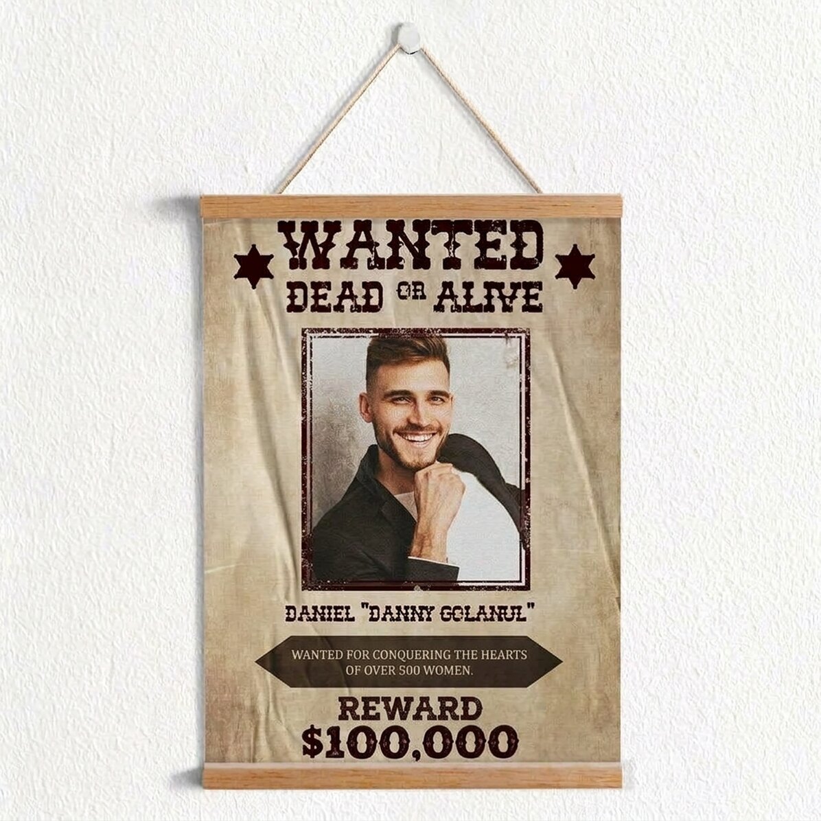Plakát s háčkem na klíče s vlastním textem a fotografií – Wanted