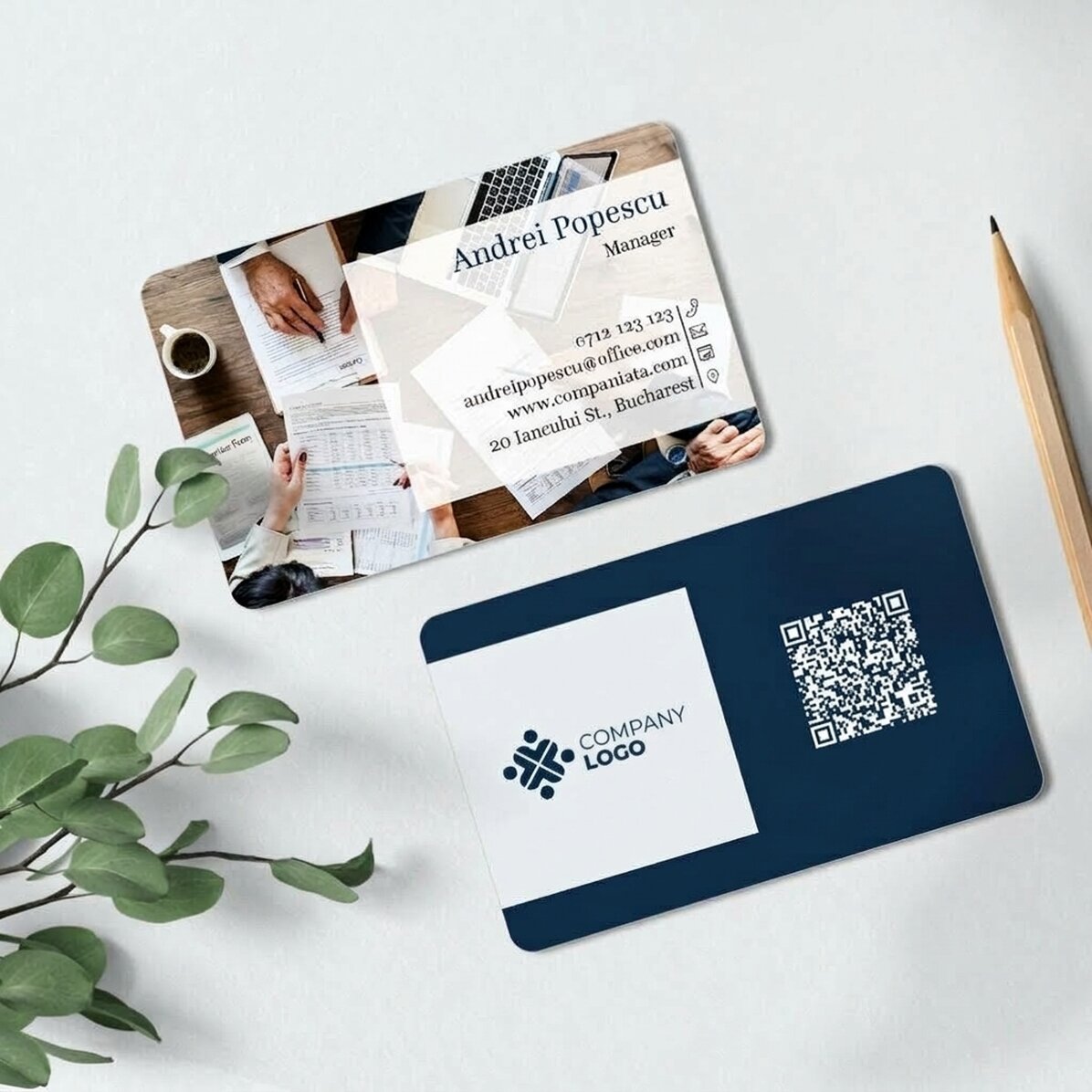 Personalizovaná hliníková vizitka s potiskem na obou stranách, s QR kódem a fotografií