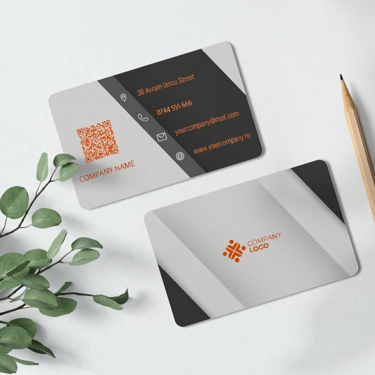Personalizovaná hliníková vizitka s potiskem na obou stranách, s logem, QR kódem a textem