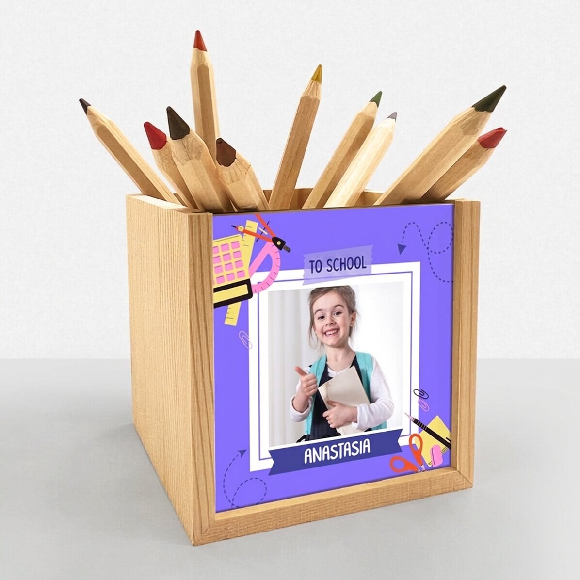 Personalizovaný stojánek na tužky s fotografií a textem – Zpátky do školy