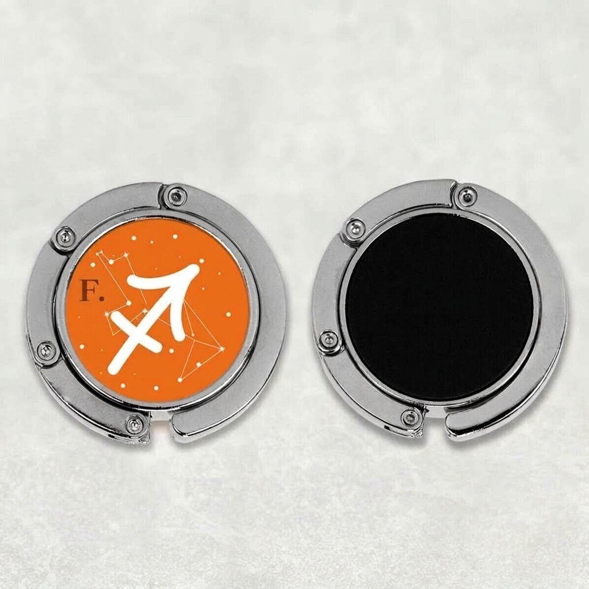 Personalizovaný držák na tašku na stůl s nápisem – Znamení Střelce