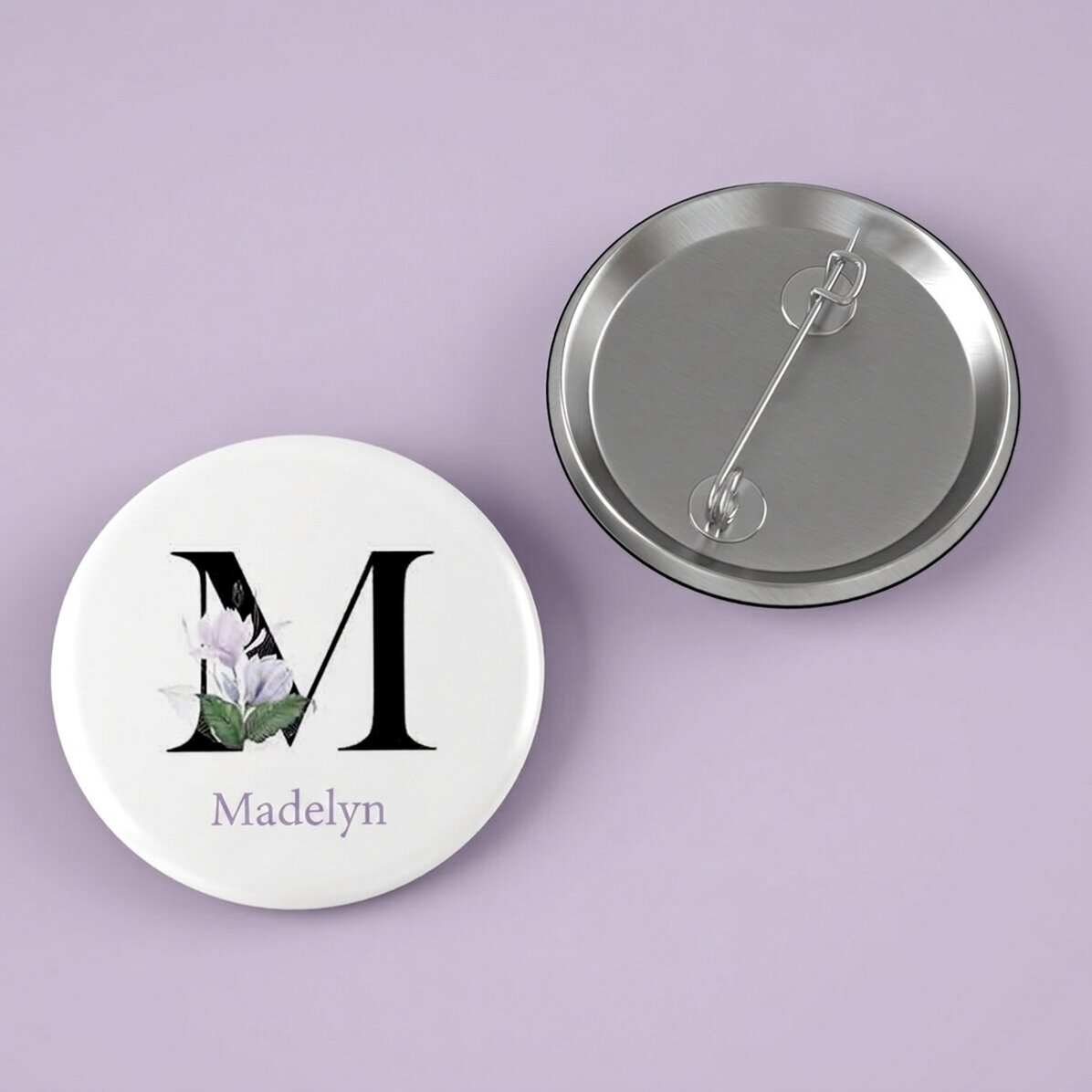Personalizovaná placka se jménem a iniciálou – květinový motiv