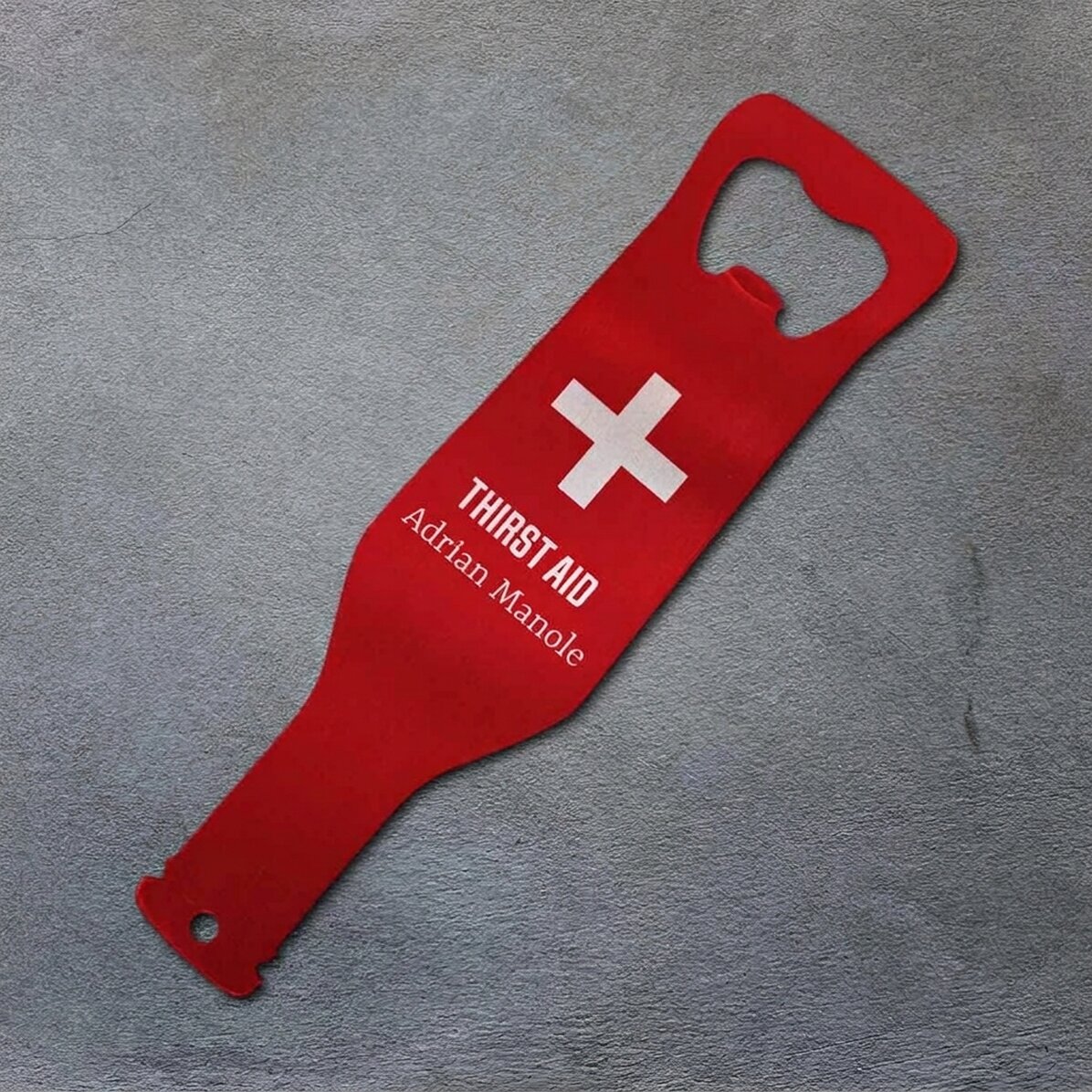 Personalizovaný otvírák na pivo s vzkazem – Thirst Aid