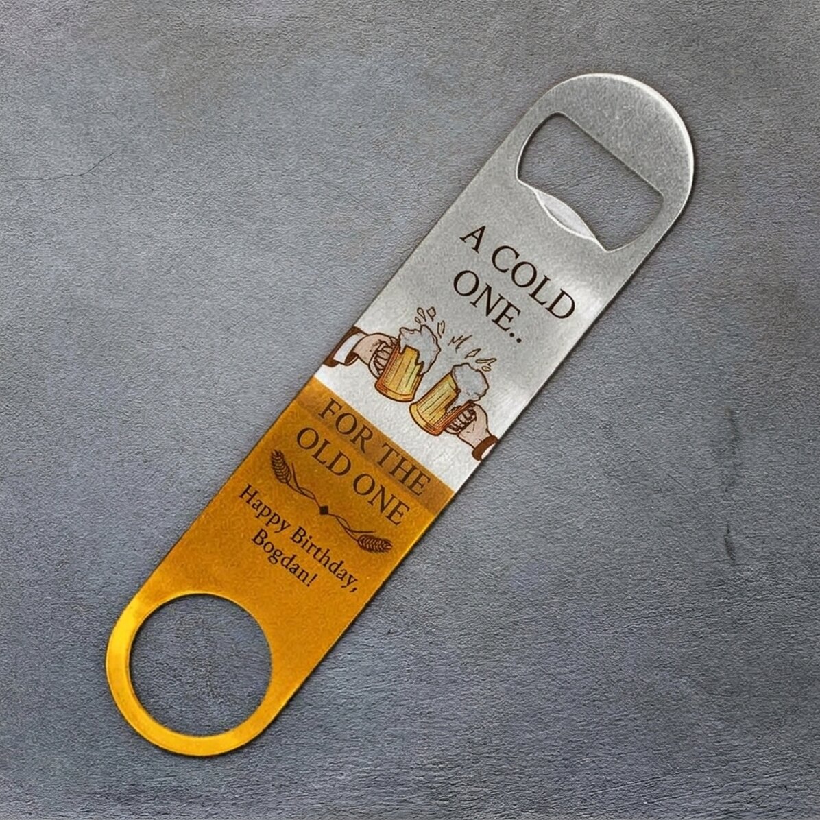 Personalizovaný otvírák na pivo s nápisem – Na zdraví!