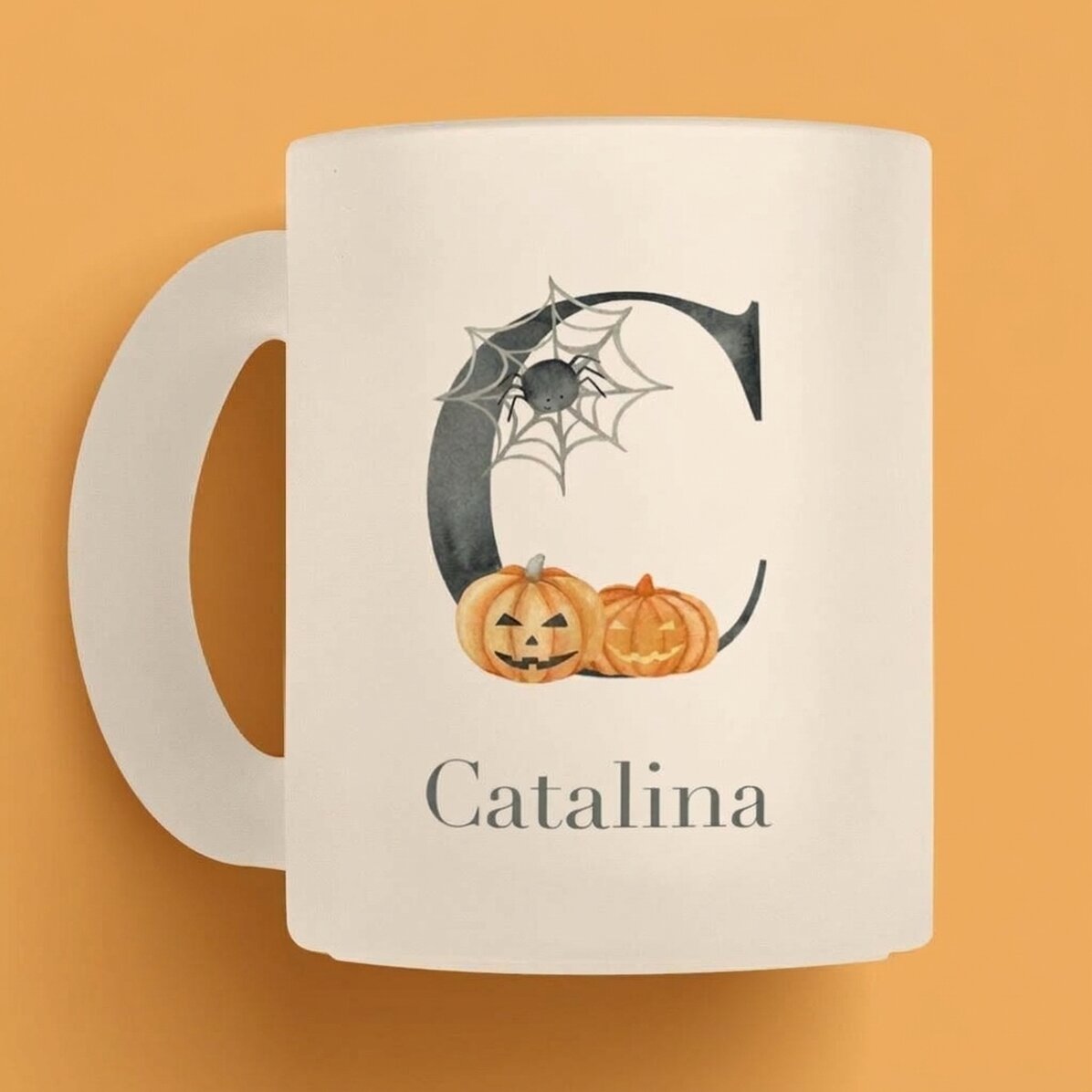 Osobně přizpůsobený hrnek s iniciálou a jménem – Halloween