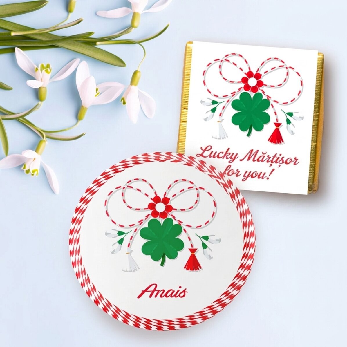 Dárková sada „martisor“ s mini čokoládkou a odznakem s vlastním jménem – Noroc