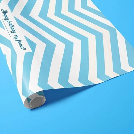 Personalizovaný balicí papír na dárky – vzor „blue stripes“ s textem v rámečku